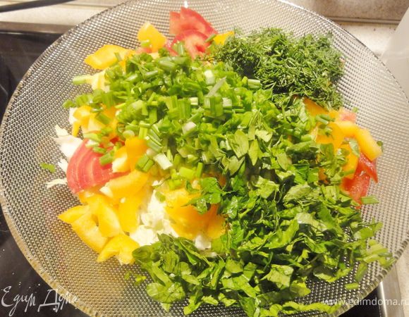 К рыбе можно подать рис или салат. 