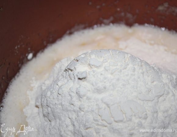 Добавить муку перемешать.
