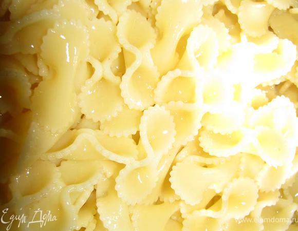 Отварить триполини, как указано на упаковке. Промыть, добавить сливочное масло.