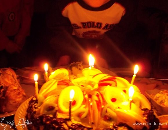  торт украсила также свечками, которые должен задуть именинник. С ДНЕМ РОЖДЕНИЯ, МОЙ МИЛЫЙ, ЛЮБИМЫЙ СЫНОЧЕК!
