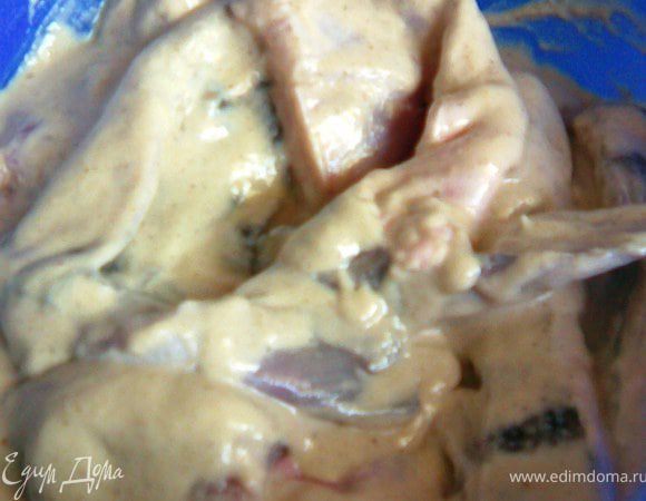 залить соусом рыбу и выдержать час