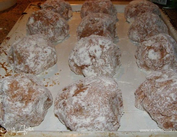 Сформуем тефтели. Обваляем в муке