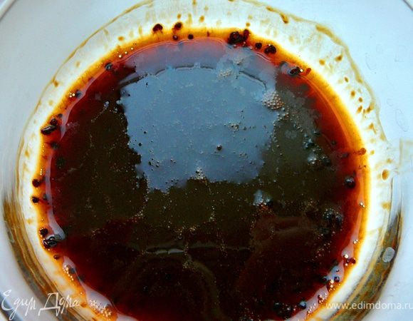 В 50 мл.виски или коньяка развести  растворимый кофе.Размешать,до растворения кофе.