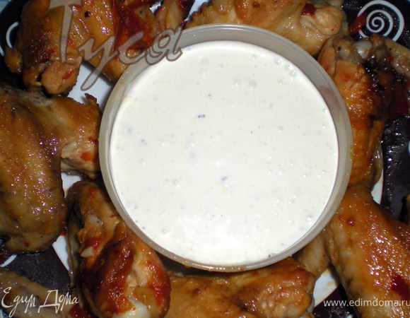 Подавать с сырным соусом.