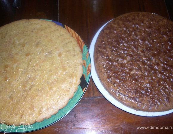 Пропитать вареньем или сиропом с коньяком(можно и без него).Я вилочкой накалываю коржи,чтобы получше пропитались.