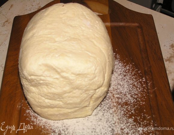 Постепенно ввести муку. Тесто должно получится мягким.