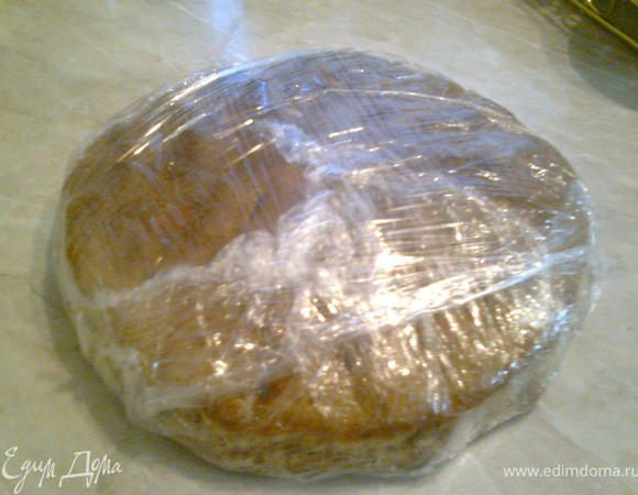 После выпечки кекс хорошо остудить, завернуть в пищевую пленку и убрать в холодильник на 3 недели.