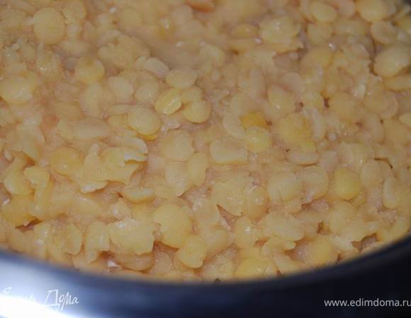 Горох сварить до мягкости.