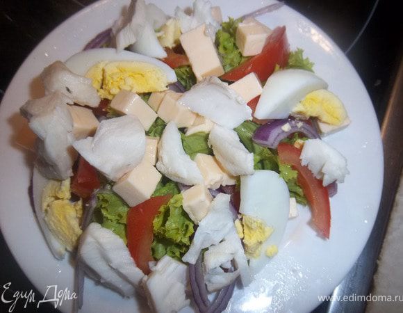 Щуку(или любую другую рыбу) приготовить в пароварке(либо запечь в духовке), разделить на кусочки и добавить в салат.