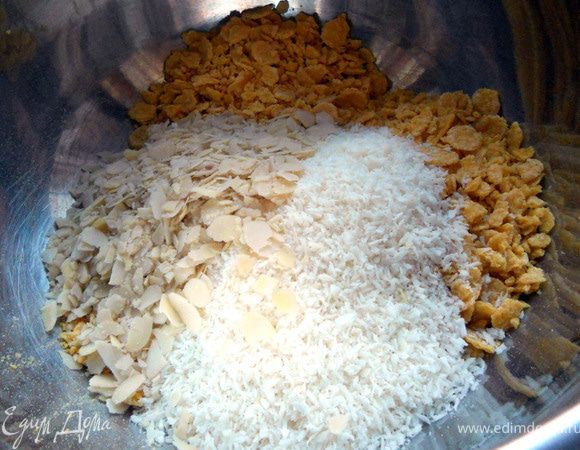 Миндальные лепестки.