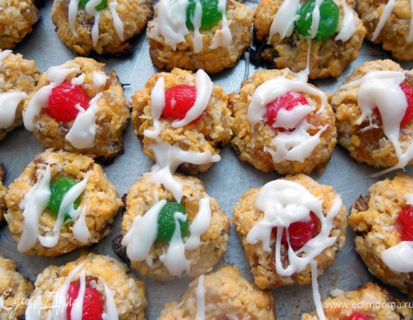 Украсить растопленным белым шоколадом, в данном случае - готовой глазурью, дать застыть и позвать в гости Рудольфа:))) 20 штук +-