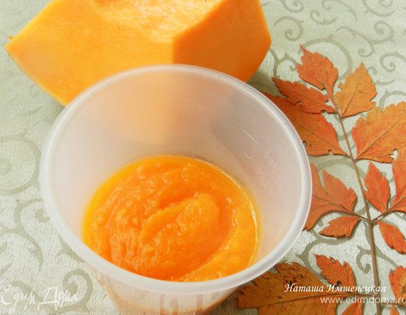 
Тыкву очистить, порезать кусочками, запечь в микроволновке (10 мин.), сок слить. Шафран замочить в соке тыквы (1 ст.л.) на несколько минут, процедить, добавить к тыкве. С лимона снять цедру, добавить к тыкве, сделать пюре.