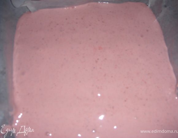 Залить в форму и разровнять. 