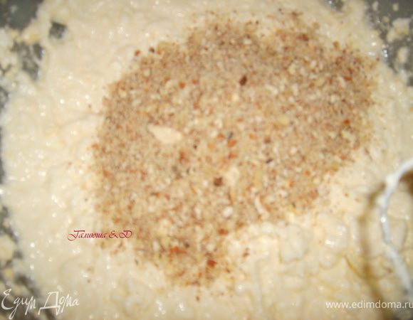 В одну половину добавляем орехи


