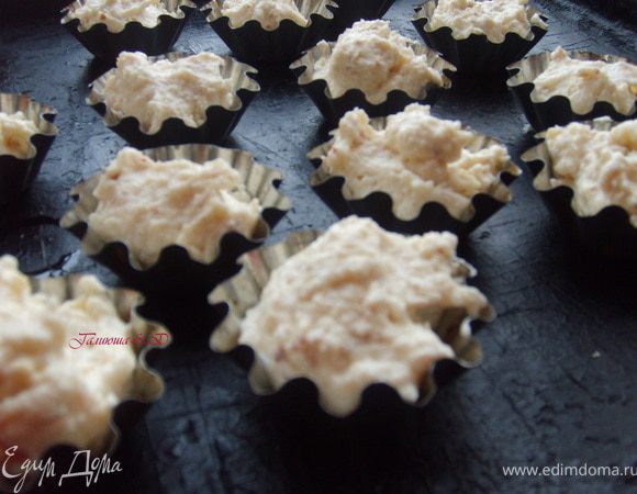 Выкладываем тесто в формочки и выпекаем при 180 гр.- 30 минут, может получится и больше, все зависит от духовки.