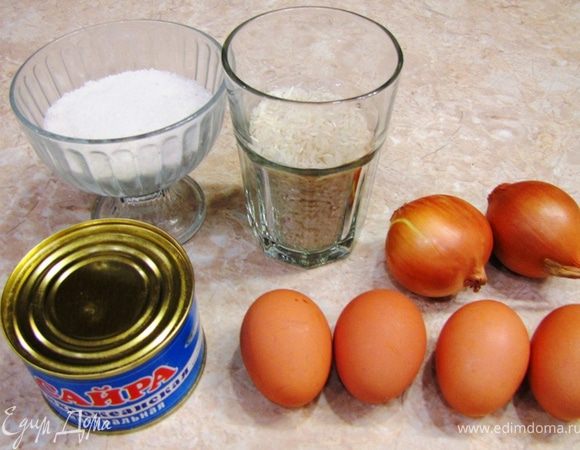 Итак - Салат Мимоза - неклассический вариант
Чтобы хорошо приготовить салат, необходимо запастись терпением. Почти все слои смазываются майонезом (кроме рыбы и яиц), при этом майонеза должно быть немного и размазывать будет тяжело. Но результат, думаю, вас не разочарует. *** В начале для фотографии я собрал уменьшенное количество ингредиентов, но потом понял, что этого недостаточно  , так что количество в списке не совпадает с количеством на фотографии. Будьте внимательны. ***