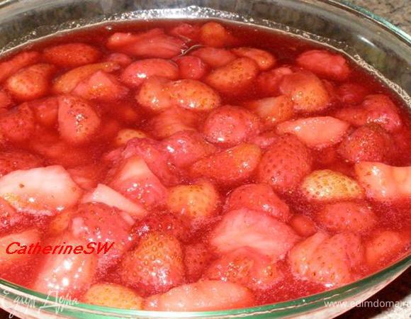 Соединим с малиновым соусом, слегка прогреем. 