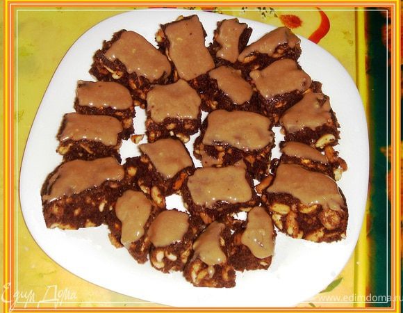 Смажьте поверхность Брауни домашней сгущёнкой!
http://www.edimdoma.ru/recipes/26715
