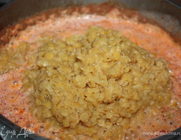 И выкладываем в сковороду готовую чечевицу. Перемешиваем. Готовим еще пару минут на медленном огне. Выключаем. Даем отдохнуть - настояться))
По желанию можно  добавить немного лимонного сока или украсить долькой лимона. Наслаждайтесь вкусностью и полезностью)