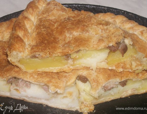 Пирог готов, надо дать ему немного постоять и можно приступать!
Приятного аппетита!!!