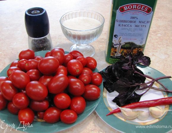 Итак - Соус томатный - итальянский основной соус
Соус готовится очень просто и ингредиентов в нем немного. Тем не менее результат превосходен. Как говорится - все гениальное - просто.
Этот соус я уже раньше готовил в рецепте Пицца по-итальянски по-домашнему.