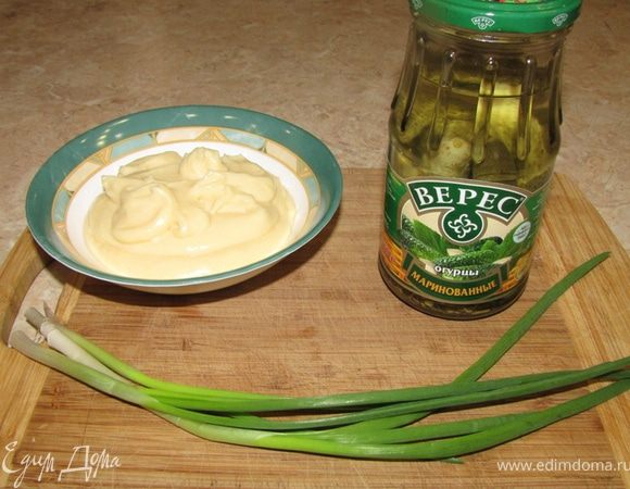 Итак
Соус на основе Домашнего майонеза, корнишонов и зеленого лука