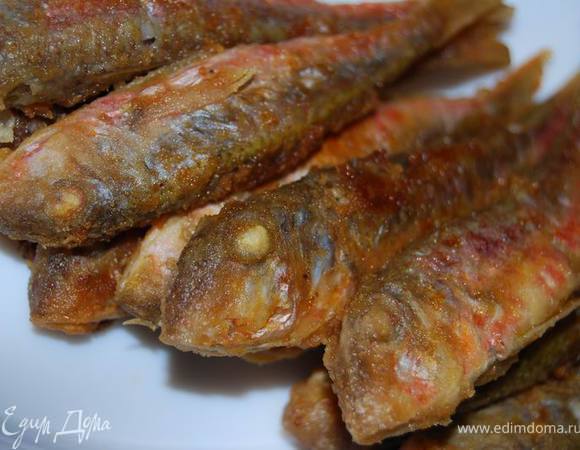 Вторым блюдом сегодняшнего дня был заливной судак. Но рецепт его классический, который мы применяем в наши дни, потому мы смело заменили это блюдо жареной барабулькой.