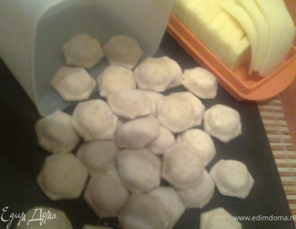 Эти я делала раньше без рецепта"на глаз":мука,вода,яйцо и пару ложек отрубей(все знают,какие они полезные!)