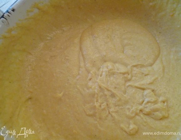 Добавить постепенно муку,размешать и дать постоять минут 5.