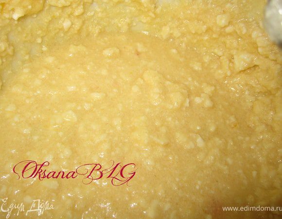 Добавить творог, мягкое масло, молоко перемешать.