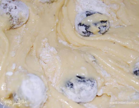 Ввести в тесто.