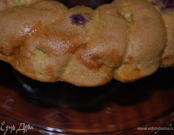 Не резать кекс, пока он полностью не остынет. Выпекать можно и в порционных формочках.