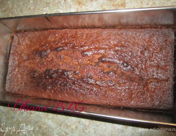 Выпекать 30-35 минут при температуре 180 градусов. Готовность проверить деревянной палочкой, она должна быть сухой.