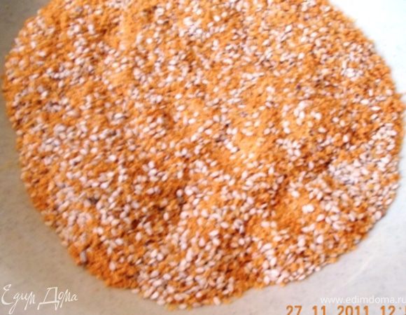 смешиваем сухари с кунжутом