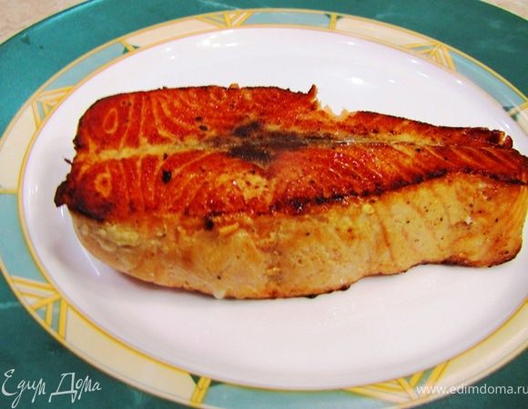 Снимите рыбу на теплое блюдо. Пусть доходит.