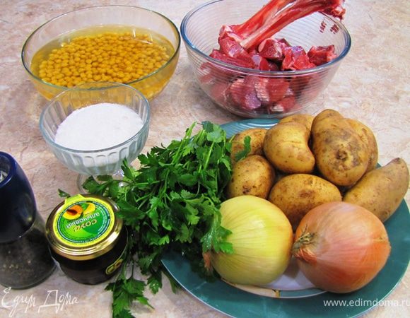 Итак - Пити - фундаментальное блюдо - простое в приготовлении и великолепное на вкус
Если его приготовить хорошо, выбрать хорошее мясо, качественные другие продукты - результат, я уверен, поразит вас.
Мясо, картофель, горох станут наинежнейшими. Никакого "бараньего" привкуса. Отсутствии жира никак не сказывается на сочности мяса.