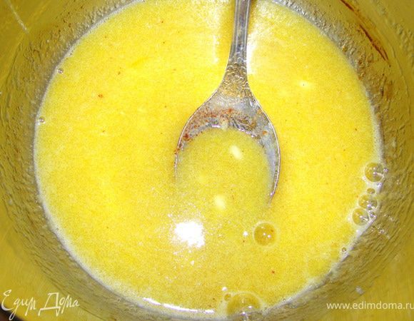Снять с огня, добавить яйцо. Перемешать.