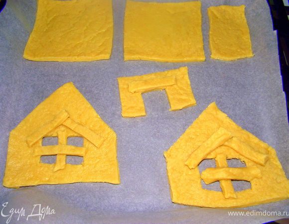 Вырезать фигурки. Выпекать при 180 °С ,10 -12 минут.