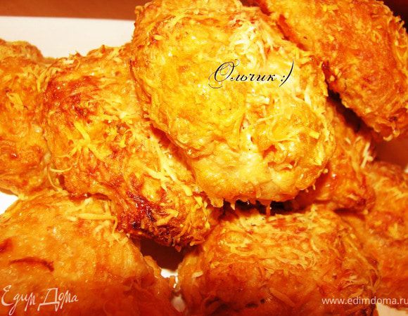 Подавать вкуснее всего с пылу - с жару, нежное мясо со сметанно-тыквенным муссом в сырной хрустящей корочке - необыкновенно вкусное сочетание)