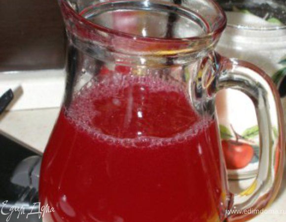 Смешать воду и сок. 