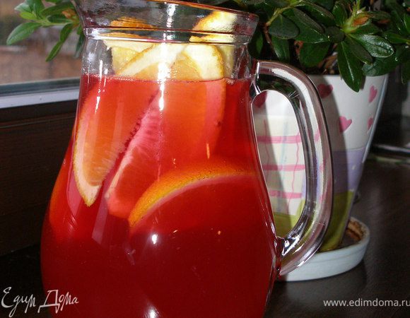 Дольки апельсина добавить в пунш. Можно использовать также лимон. 