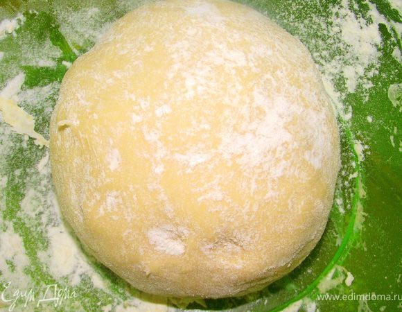 Замесить тесто и убрать в тёплое место пока мы будем заниматься начинкой.