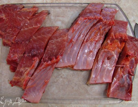 Порежьте филе на куски толщиной три сантиметра.