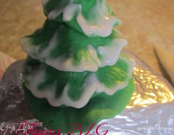 Так покрыть все ярусы елки.