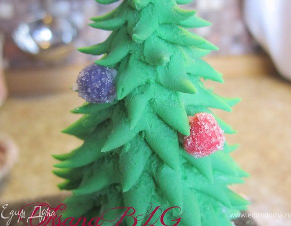 Прикрепить шарики на капельку айсинга.