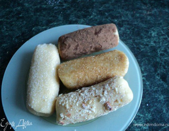 . Обвалять  колбаски в посыпках и поставить в морозилку на 5 мин