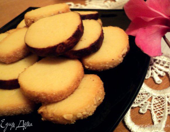 Подавать с чаем, кофе или чашечкой горячего шоколада. Приятного аппетита!