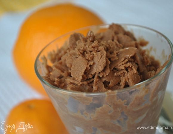 Остудить, перелить в мороженицу.
Или перелить в контейнер, постаить в морозильную камеру и несколько раз доставать и перемешивать сорбет.
Смачного!