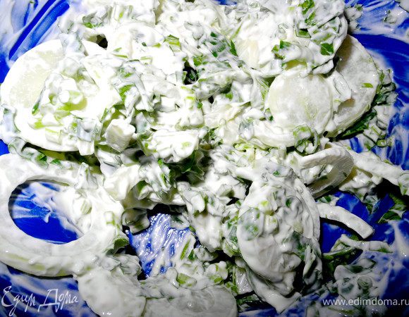 Смешать со сметаной.