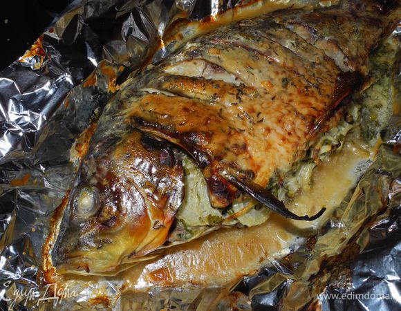 Выпекать около часа при 180 градусах до румяной корочки. 